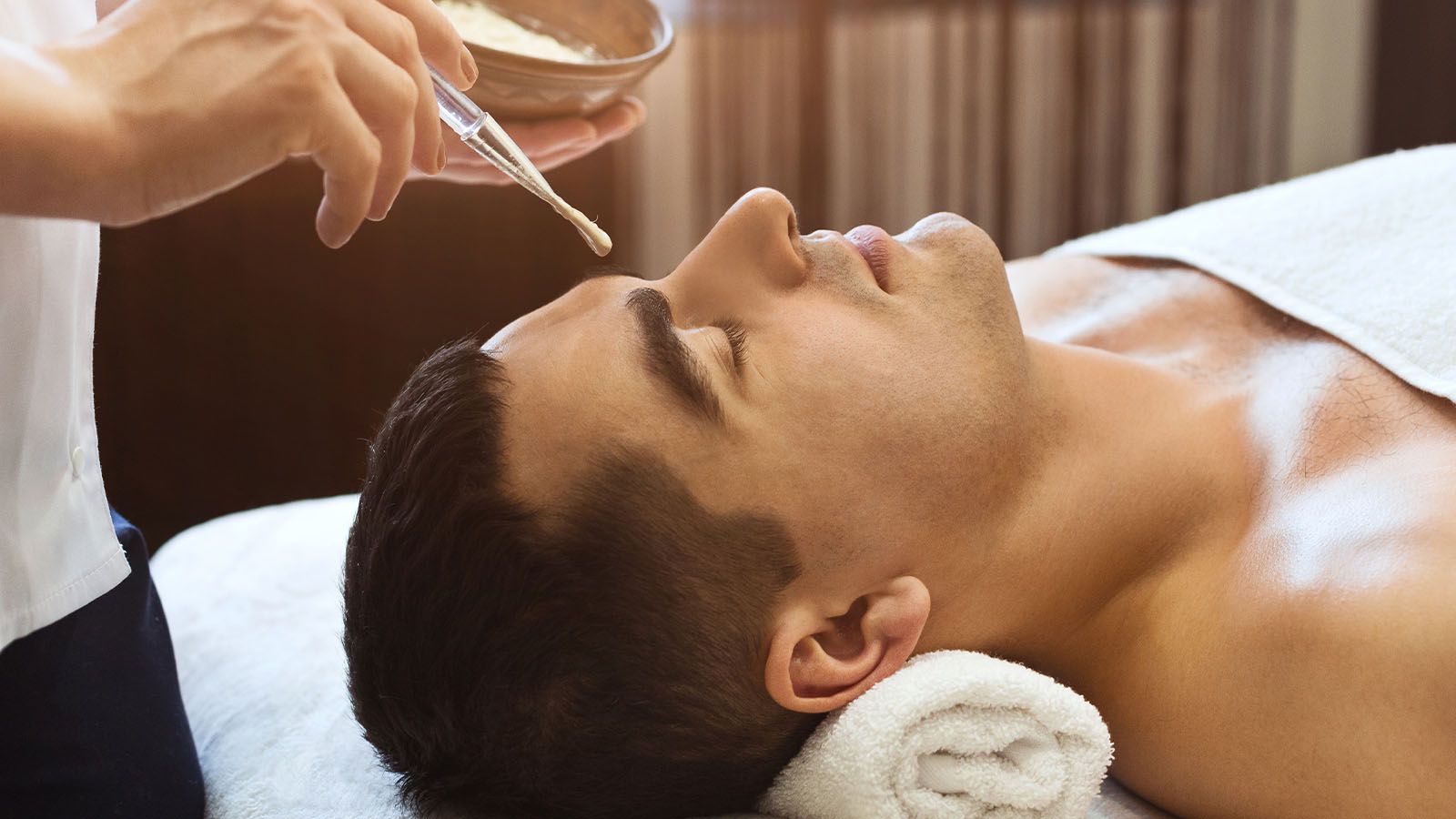 Derma Boost gezichtsbehandeling voor mannen bij Bodyland