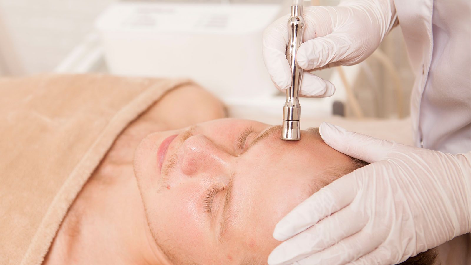 Micro Peeling Gezichtsbehandeling voor mannen bij Bodyland Rotterdam
